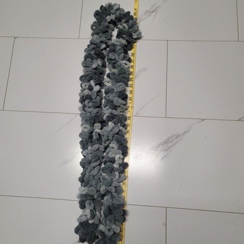 ⭐️ womens grey tie off loop scarf - has tag.